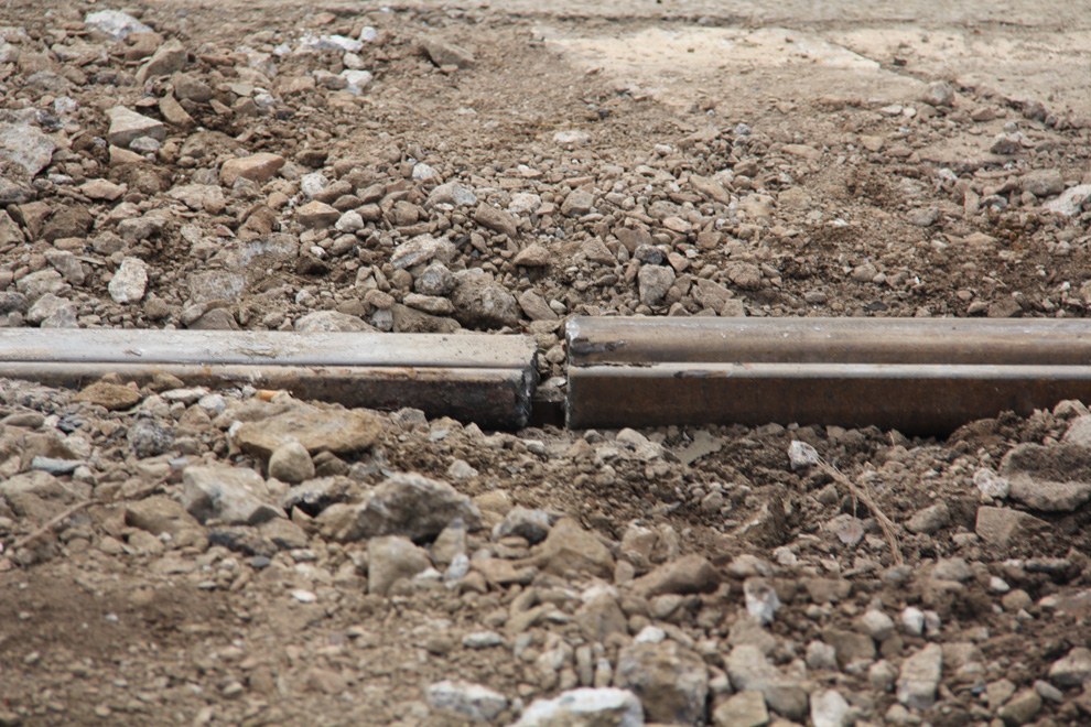 Nier�wno�� tor�w na mo�cie.