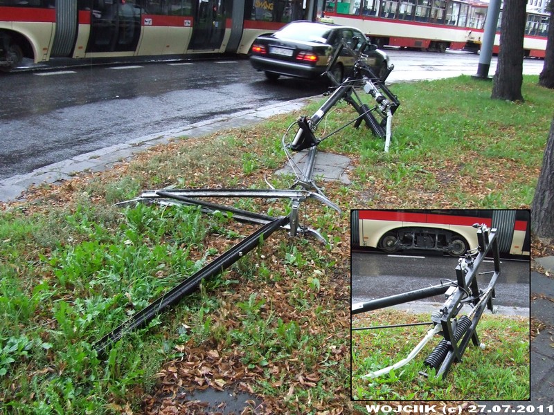 Po�amany pantograf #1029